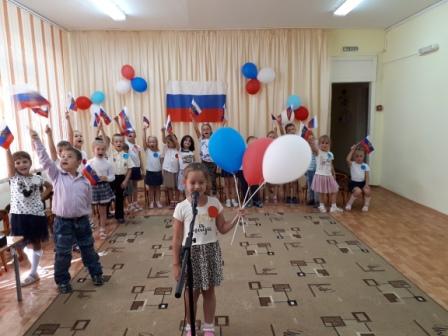 исполнение песни Г. Струве «Моя Россия»